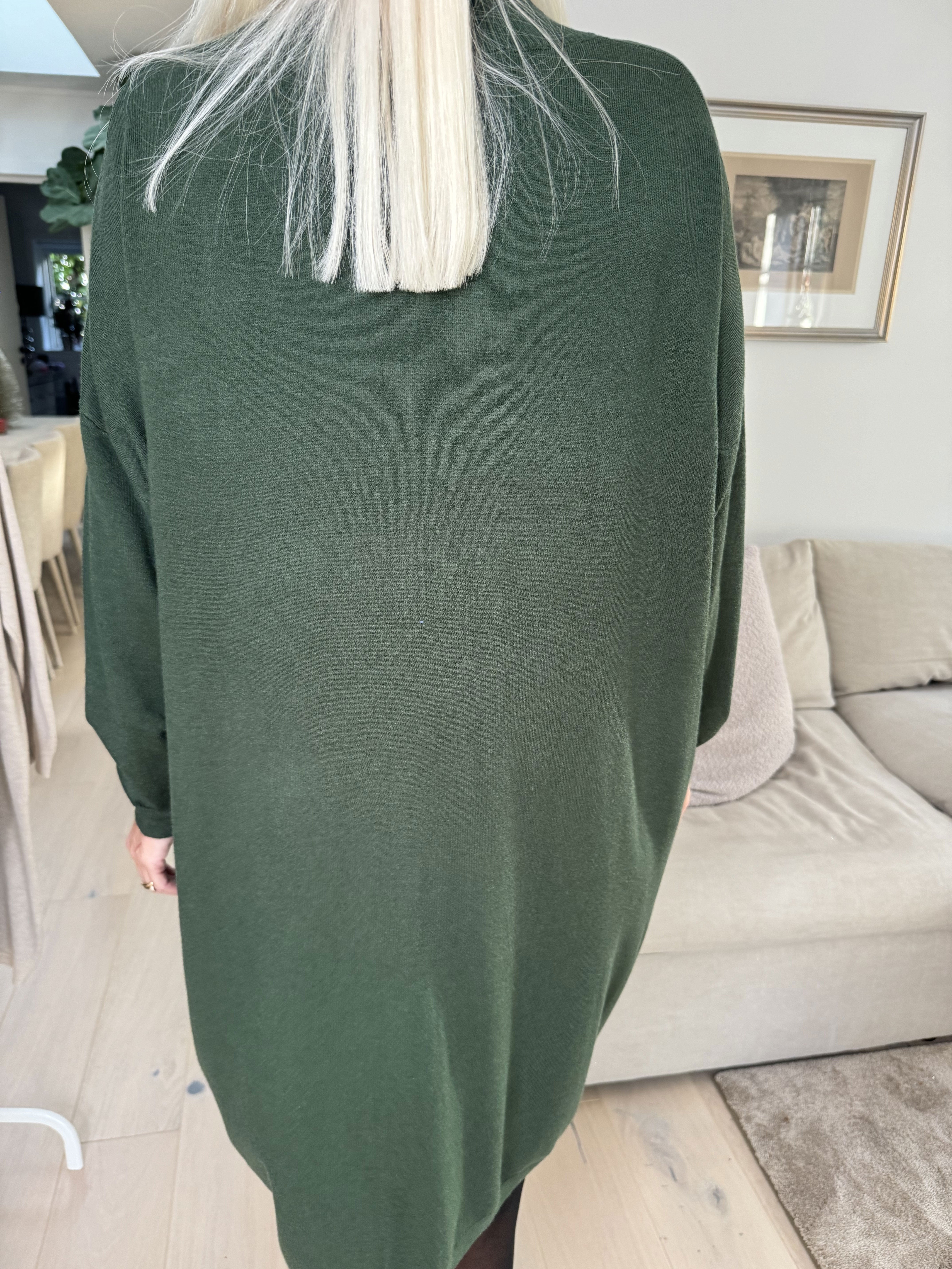 Dima - Mjukt stickad klänning med fickor